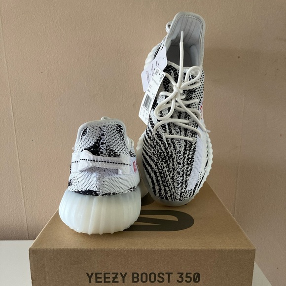 Yeezy Boost 350 V2 CP9654 NWT - Picture 2 of 4